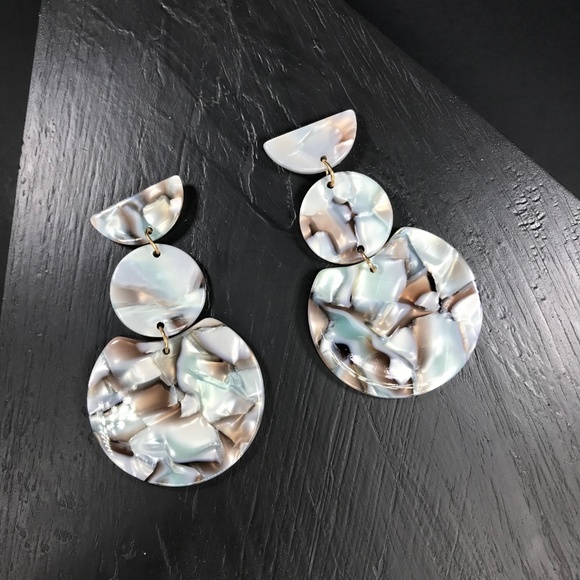 🆑 Geo-Stack Earrings in Light Green and Brown - Picture 3 of 5